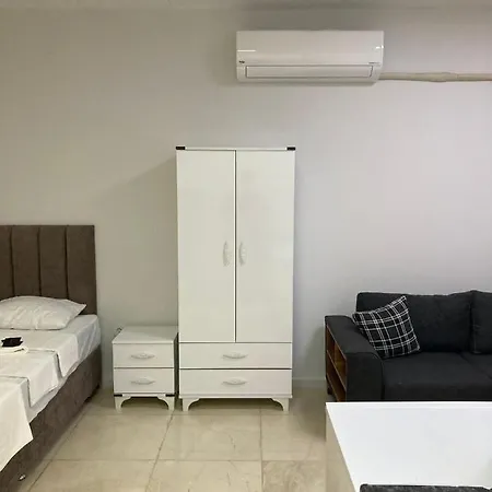Aparthotel Room's Karaburun *