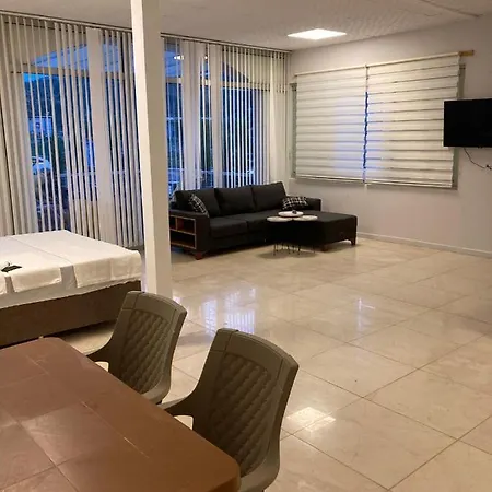 Aparthotel Room's Karaburun